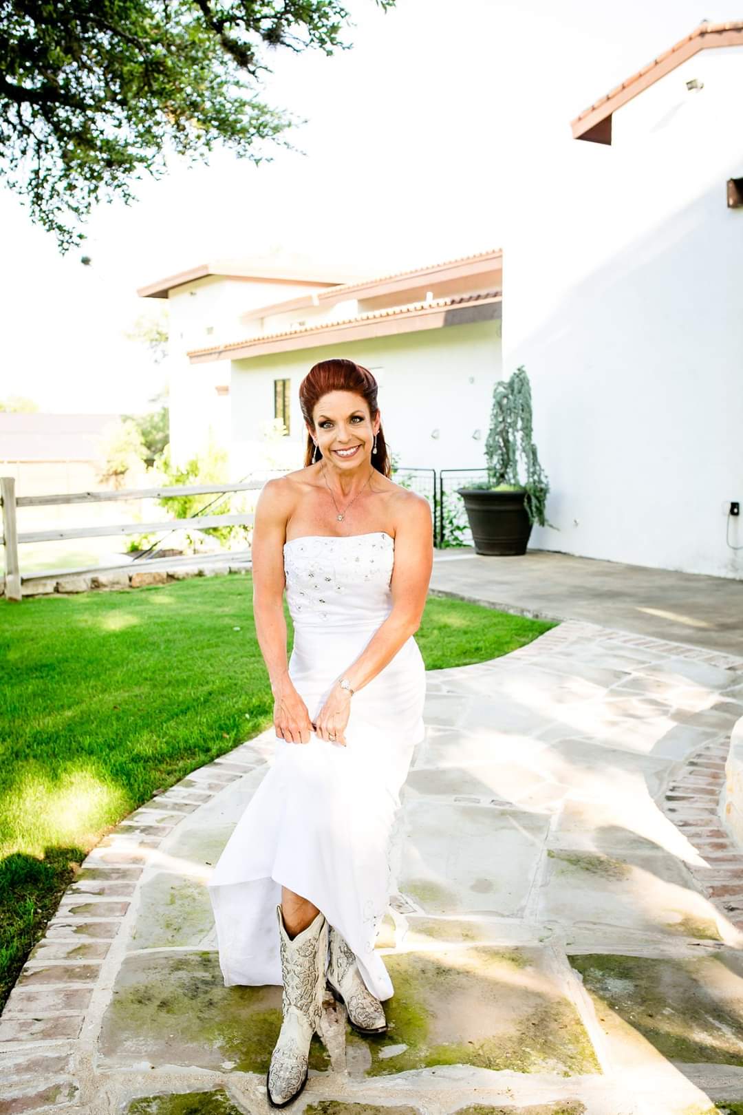 bride wearing white glittery sparkling western wedding cowgirl cowboy boots, austin wedding, central texas, texas boots, cowboy boots, western, cowgirl boots