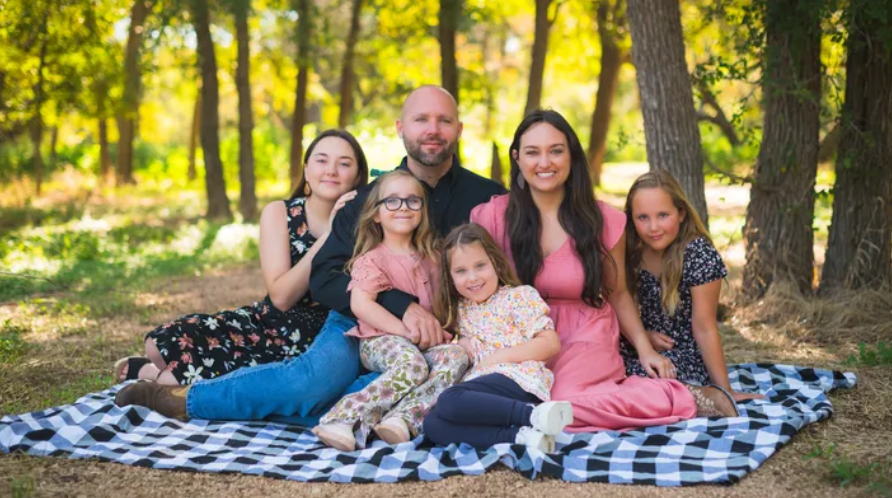 sara mutchler family portrait, pinkies out fundraiser, high tea, rose haven event venue, austin wedding venue, austin high tea, austin tea party, cancer fundraiser