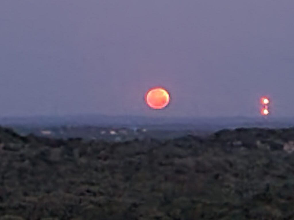 full moon texas hill country in dripping springs near austin
destination wedding in austin